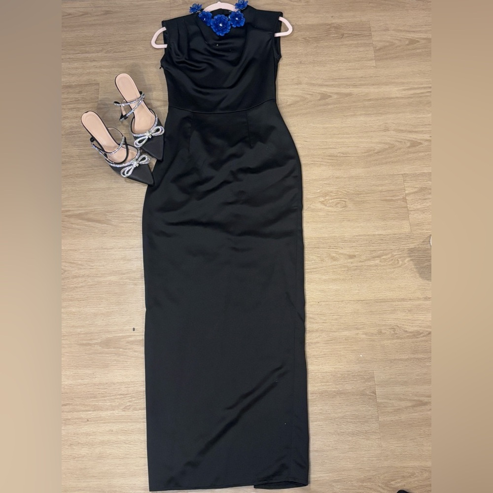 PrettyLittleThing Black Maxi Dress – Small
